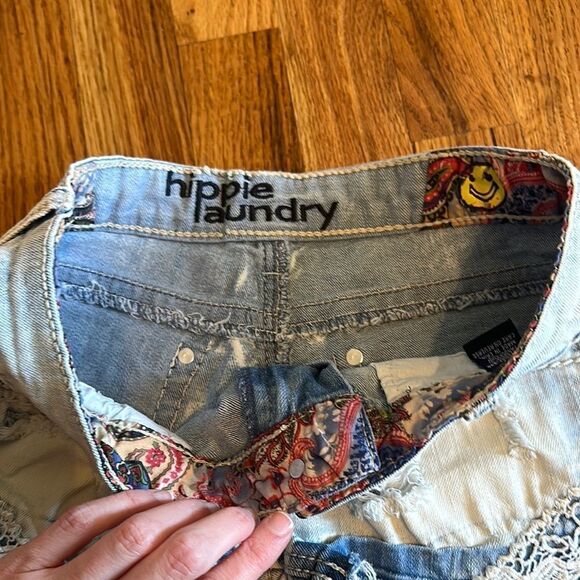 Hippie Laundry Women's Juniors Blue Denim Distressed Jean Shorts size 3 EUC - Picture 2 of 8